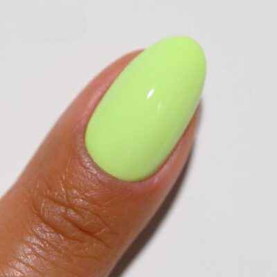 DND DIVA Gel & Lacquer Duo #118 Pale Kiwi (Swatch #4)