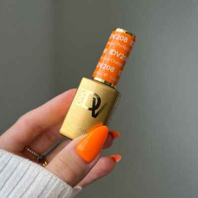 DND DIVA Gel & Lacquer Duo #208 Perfect Orange (Swatch #6)