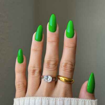 DND DIVA Gel & Lacquer Duo #192 Lawn Green (Swatch #6)