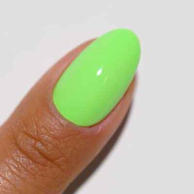 DND DIVA Gel & Lacquer Duo #119 Voo-Dew Green (Swatch #4)